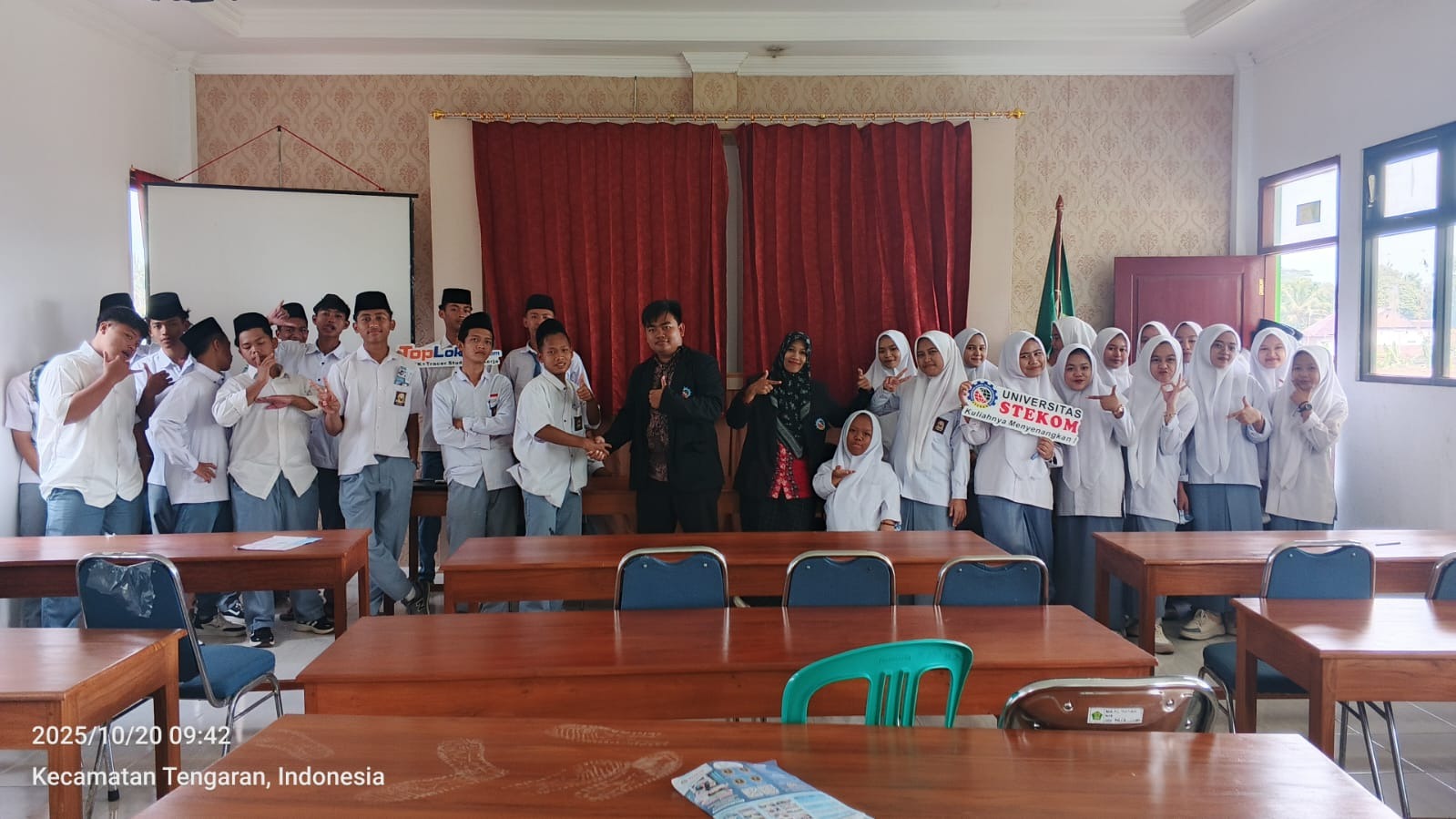 Kolaborasi Universitas STEKOM dan TopLoker.com di MA Al Manar Tengaran Dorong Semangat Kuliah dan Karier Siswa