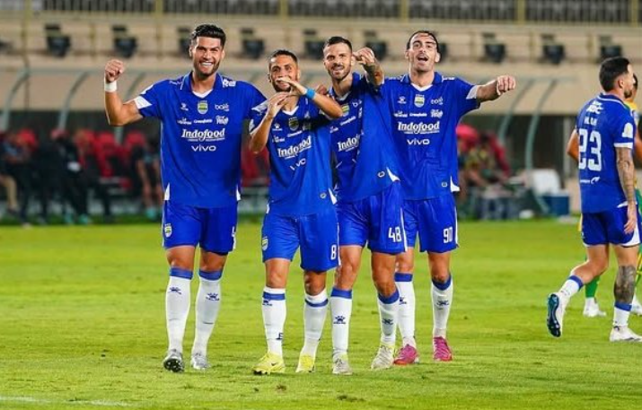Persib Bandung Raih Kemenangan 2-0 atas Persis Solo dalam BRI Super League 2025/26