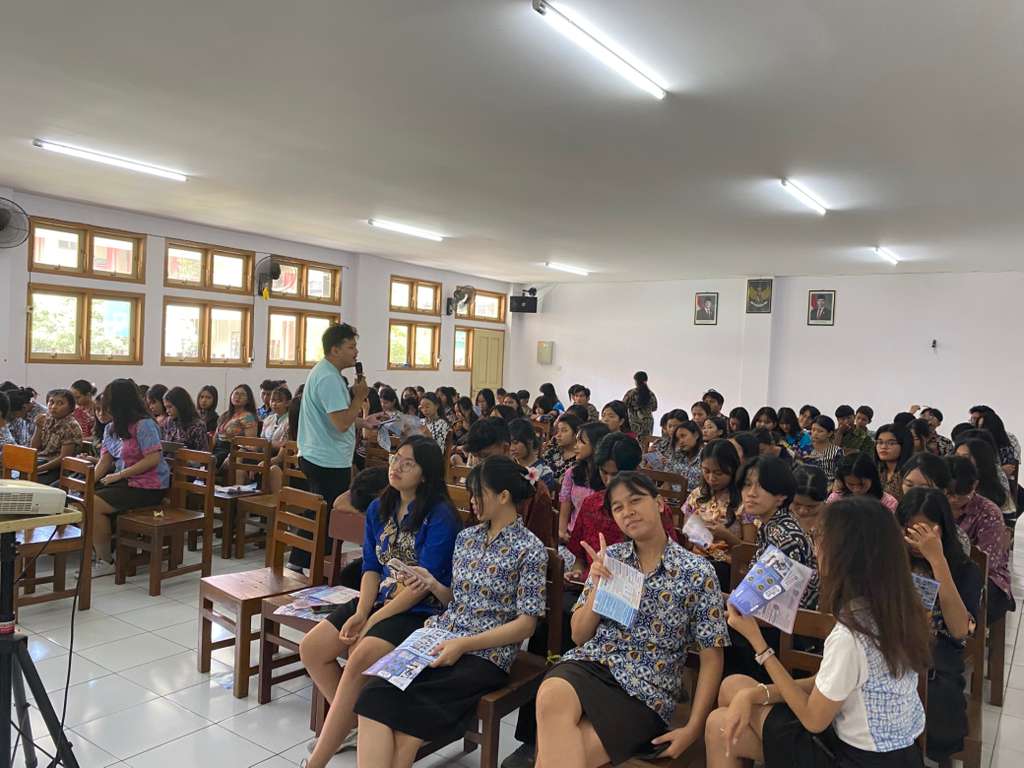 Kolaborasi Universitas STEKOM dan Toploker.com Buka Wawasan Siswa SMK PL Tarcius Soal Kuliah, Beasiswa, dan Dunia Kerja