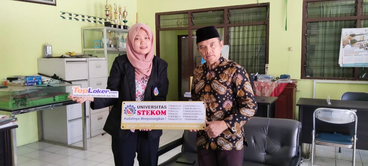Universitas STEKOM Bersama TopLoker.com Bangun Sinergi Pendidikan di SMK Islam Sudirman Ungaran