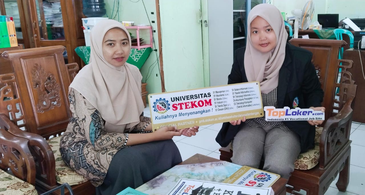 Sinergi Pendidikan dan Teknologi: Universitas STEKOM & TopLoker.com Kunjungi SMK Kesehatan Darussalam