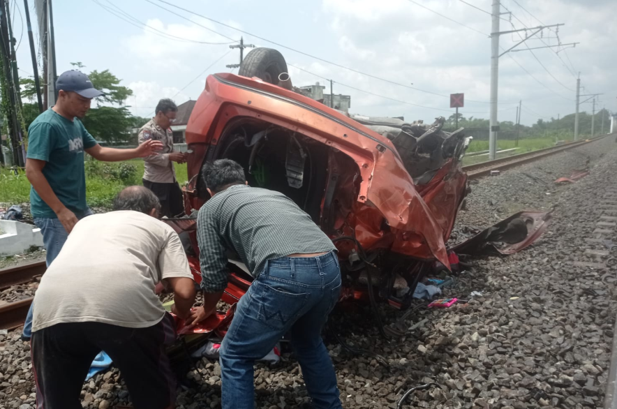 Kecelakaan Kereta di Prambanan Tewaskan Tiga Orang dan Lukai Beberapa Korban
