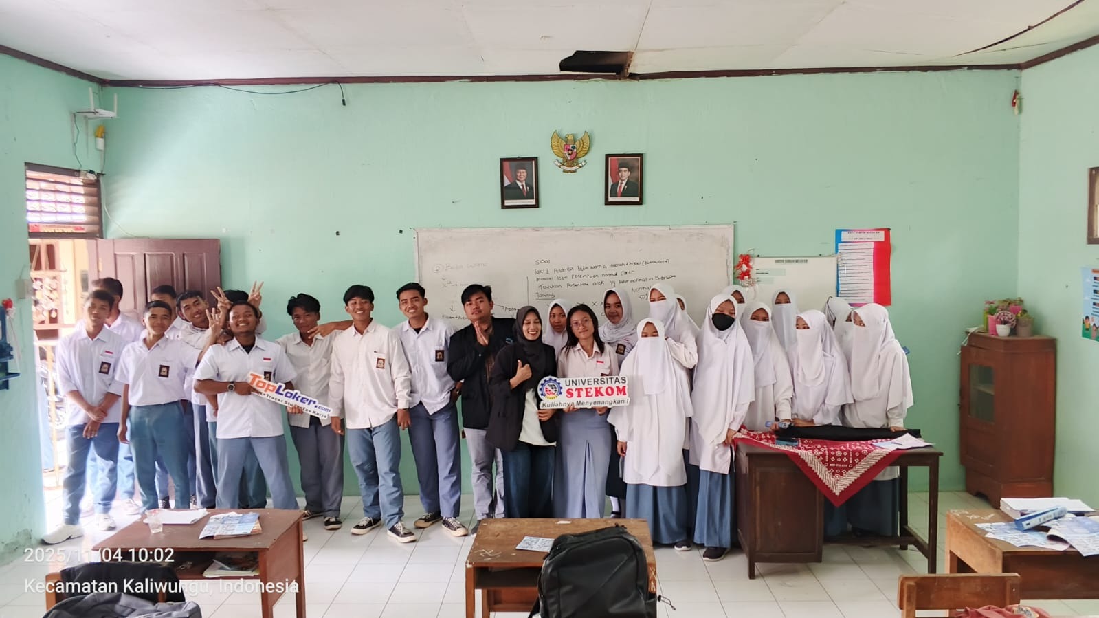Kolaborasi Edukasi: Universitas STEKOM dan TopLoker.com Beri Sosialisasi PMB, Beasiswa, dan Peluang Karier di SMA Veteran Sambi Boyolali