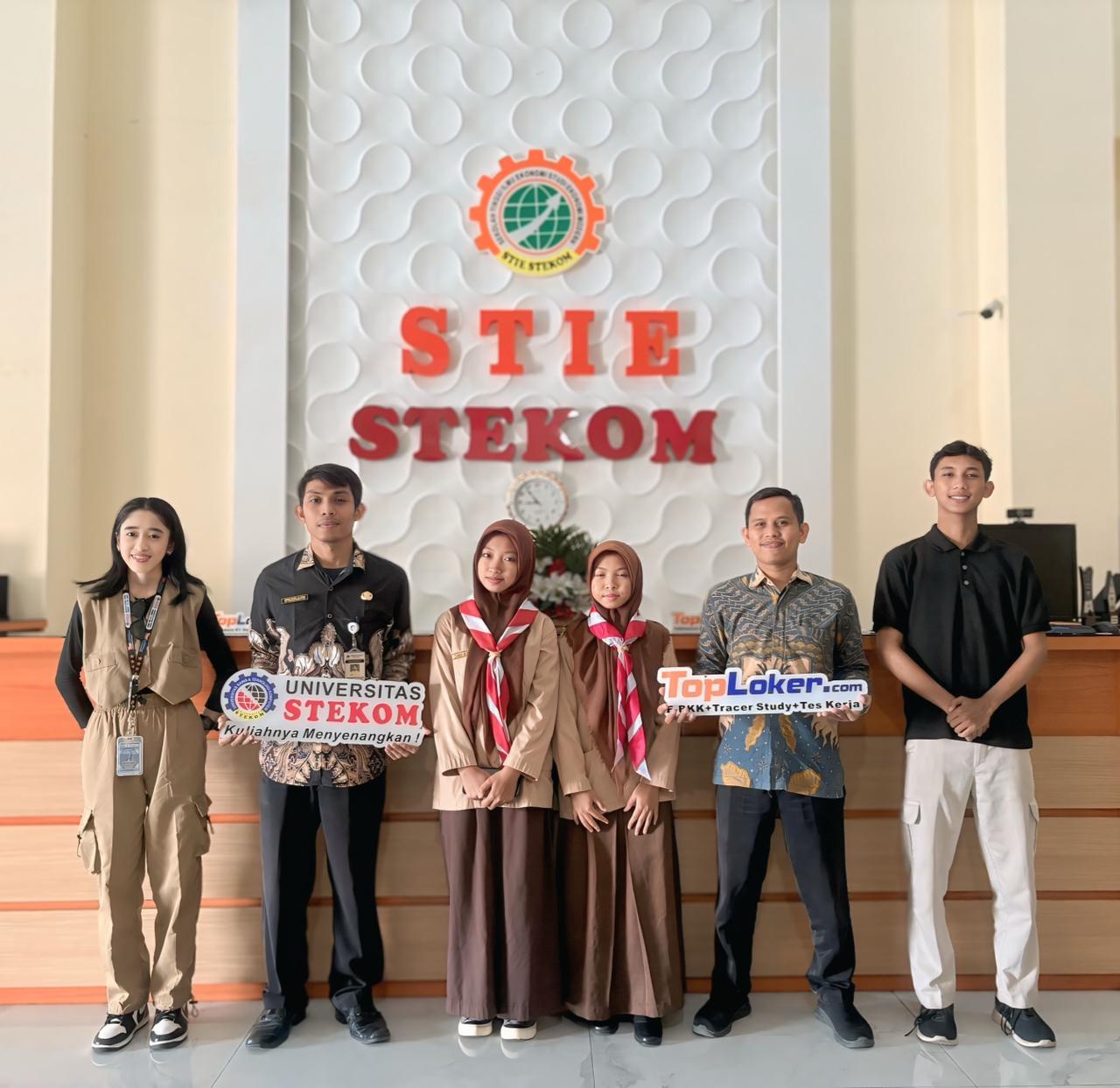 TopLoker.com Jembatani Siswa SMKN 1 Miri Sragen Magang di STIE STEKOM