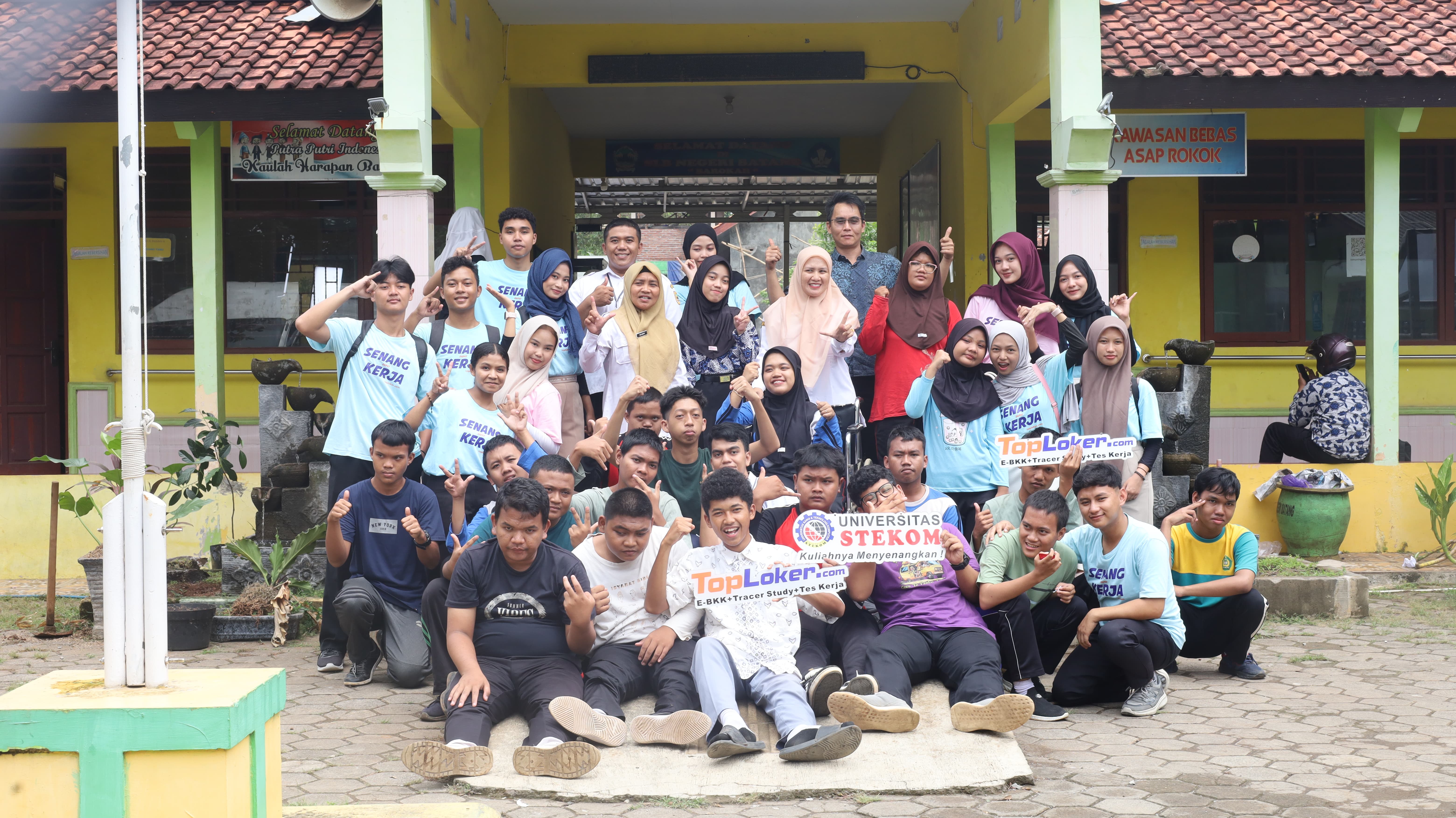 Toploker.com Bersama Universitas STEKOM Dorong Kemandirian Siswa SLB Negeri Batang Melalui Seleksi Siap Kerja