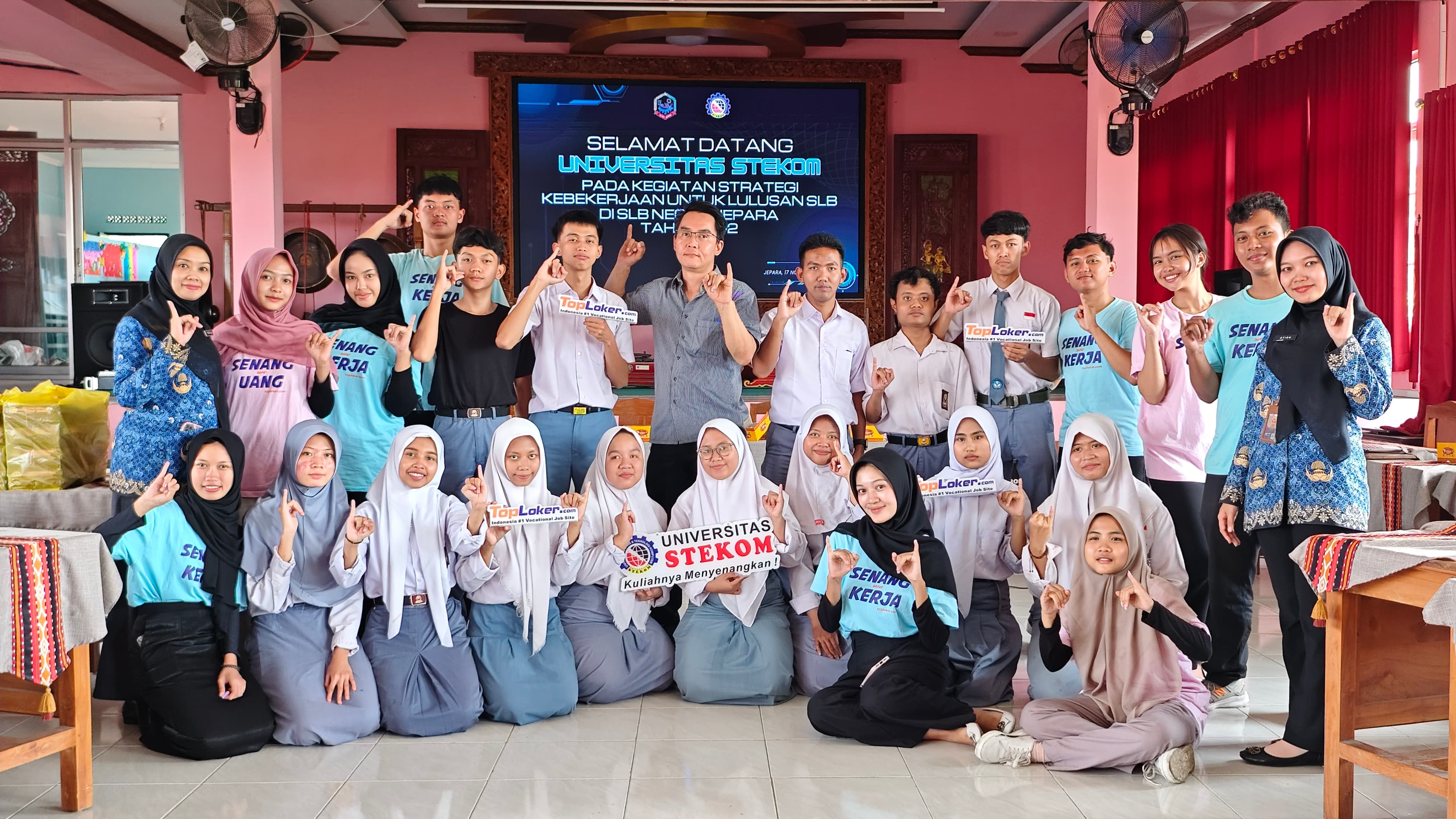 Toploker.com dan Universitas STEKOM Terapkan Program Kakak Asuh untuk Siswa SLB Negeri Jepara
