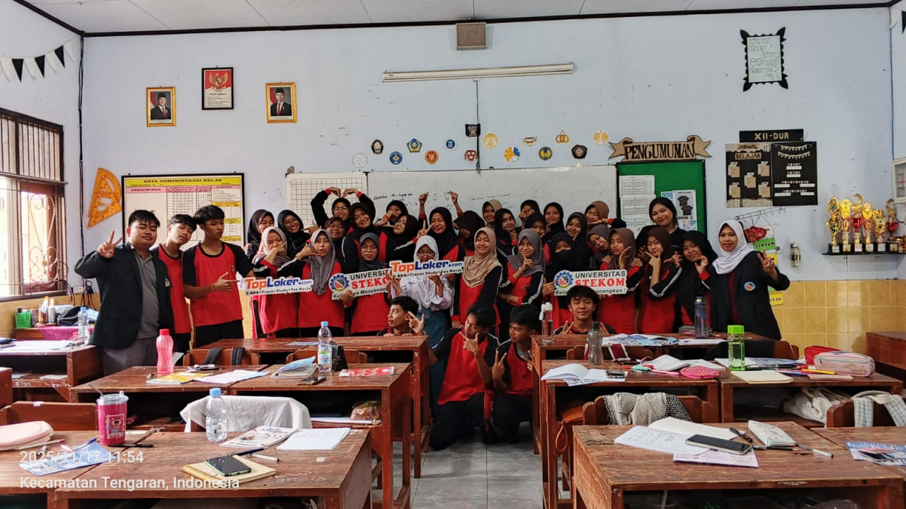 TopLoker.com dan Universitas STEKOM Beri Wawasan Kuliah, Karier, dan Beasiswa kepada Siswa SMAN 1 Tengaran