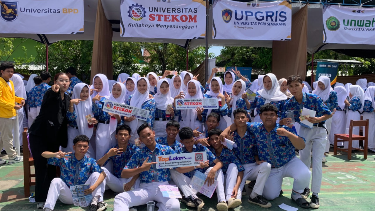 Universitas STEKOM dan TopLoker.com Meriahkan Expo SMAN 1 Karangtengah Demak