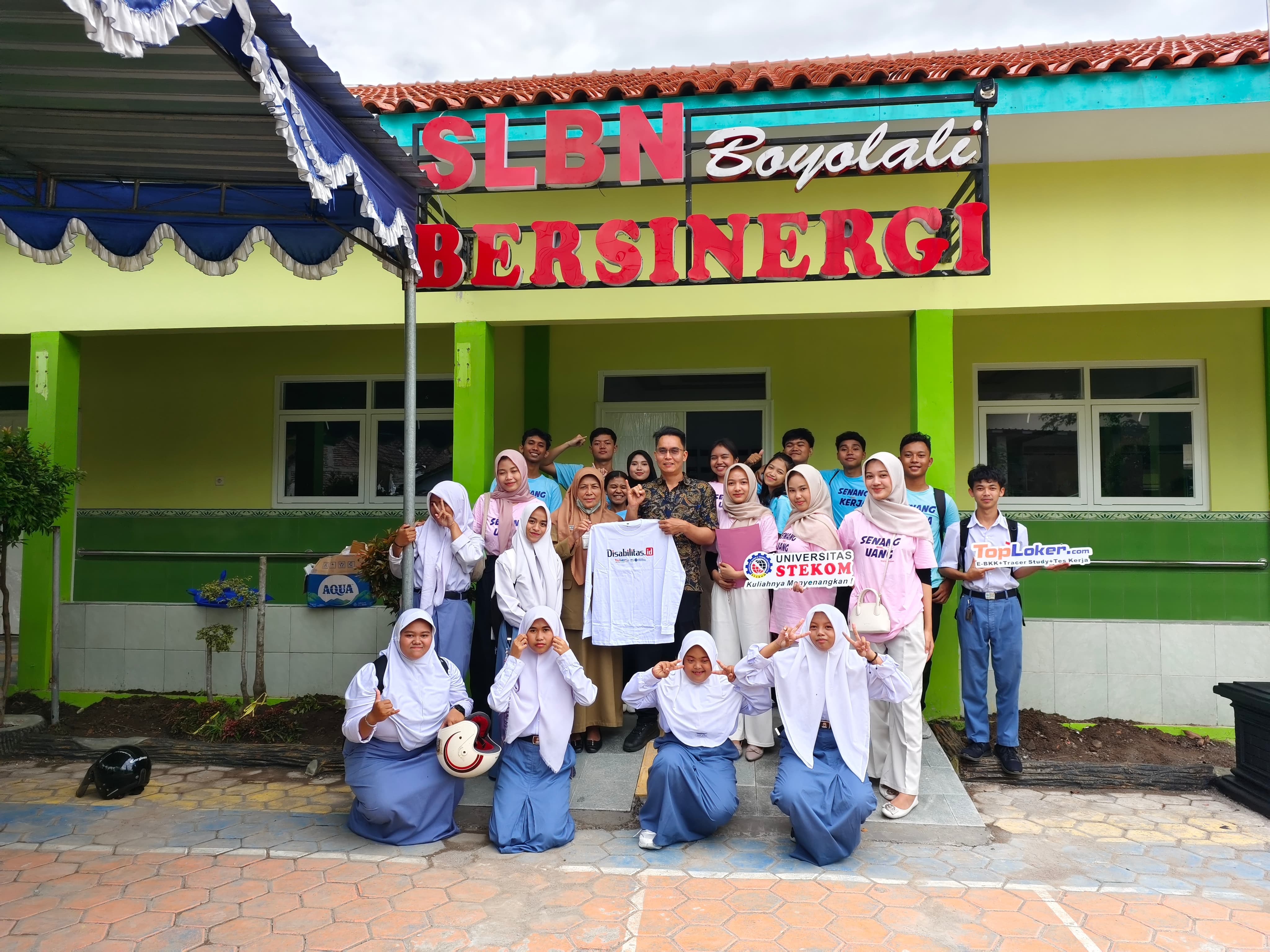 TOPLOKER.COM DAN UNIVERSITAS STEKOM KUNJUNGI SLB NEGERI BOYOLALI: DUKUNG PROGRAM KAKAK ASUH DAN PENJARINGAN SISWA SIAP KERJA