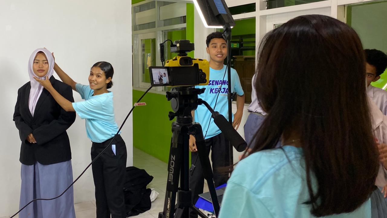 Pembuatan Video dan Foto CV untuk Siswa Kelas 12 SLB Negeri Boyolali: Toploker.com & Universitas Stekom Dukung Persiapan Karier Siswa Disabilitas