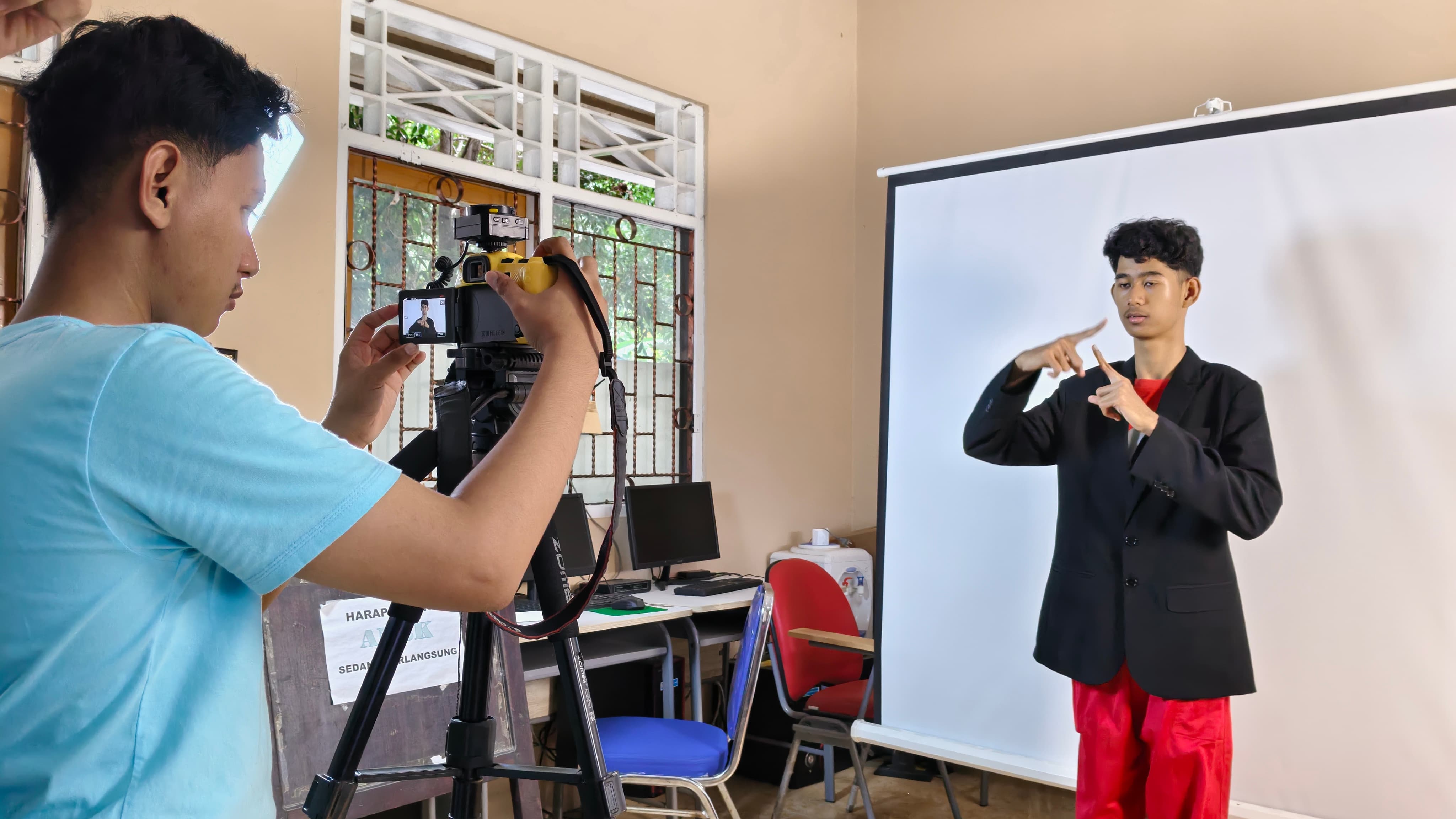 Pembuatan Video dan Foto CV untuk Siswa Kelas 12 SLB Negeri Wonogiri