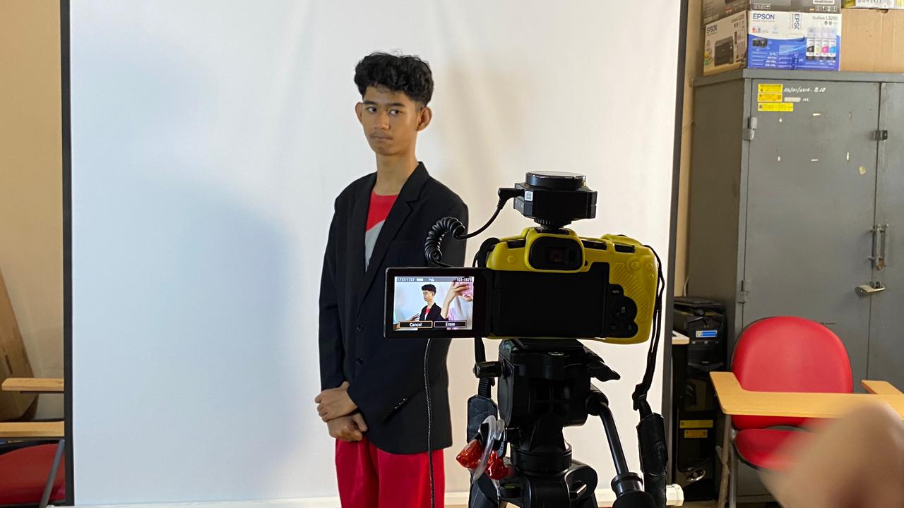 Toploker.com dan Universitas STEKOM Laksanakan Pembuatan Video dan Foto CV untuk Siswa Kelas 12 SLB Negeri Wonogiri