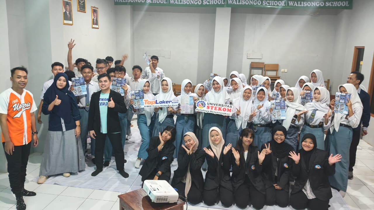 TopLoker.com Bersama Universitas STEKOM Dorong Siswa SMA Walisongo Semarang Lanjut Kuliah Lewat Sosialisasi PMB