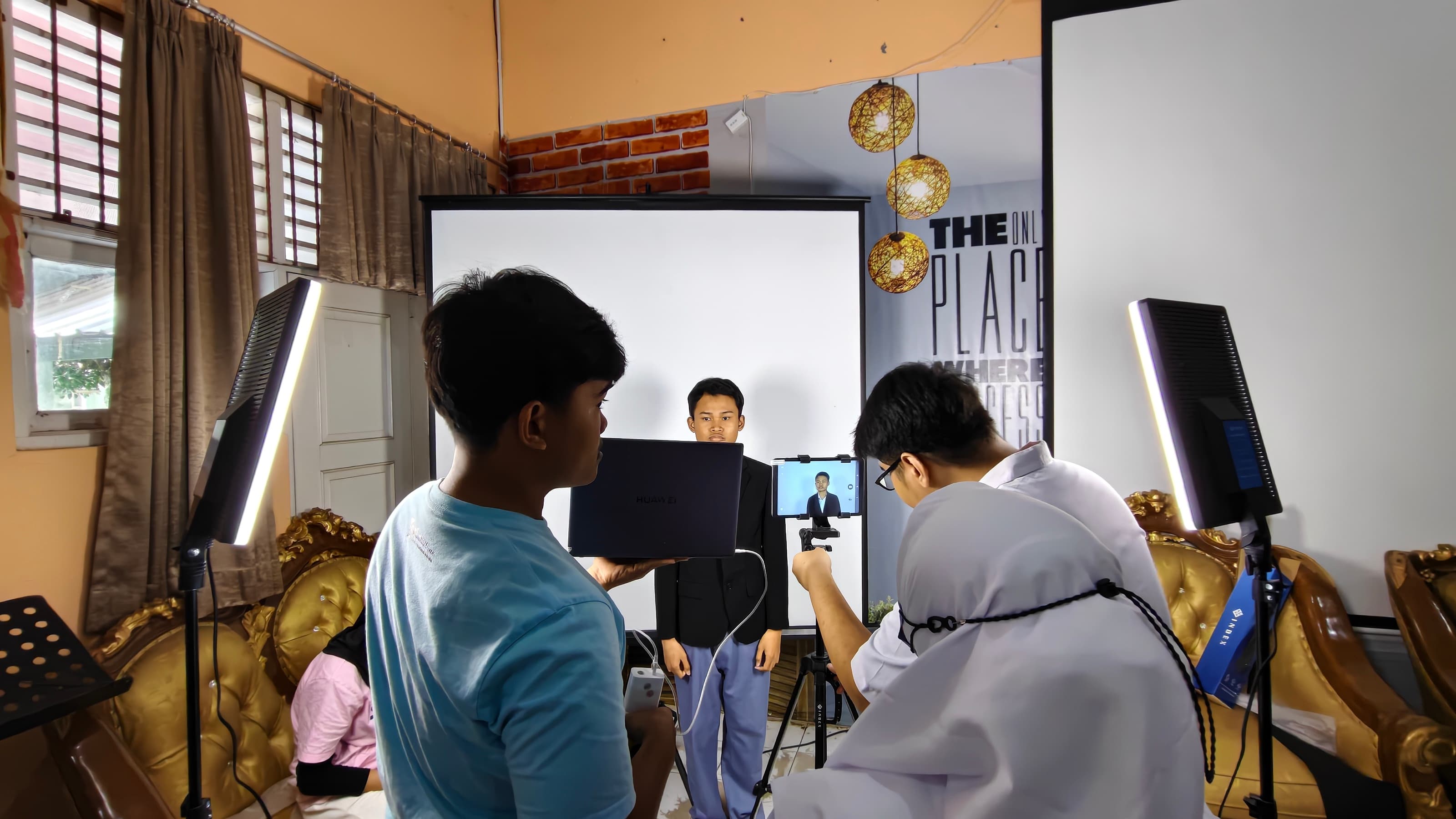 Kolaborasi Toploker.com dan Universitas STEKOM: Bekali Siswa SLB Negeri Semarang Skill Pembuatan CV Digital Profesional