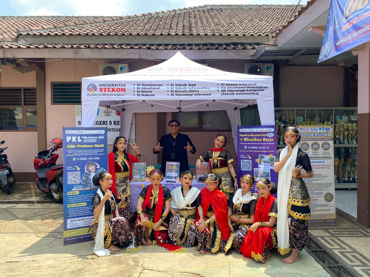 Dukung Kreativitas Siswa, Universitas STEKOM Bersama TopLoker.com Ikuti Pentas Seni SMK N 5 Kendal