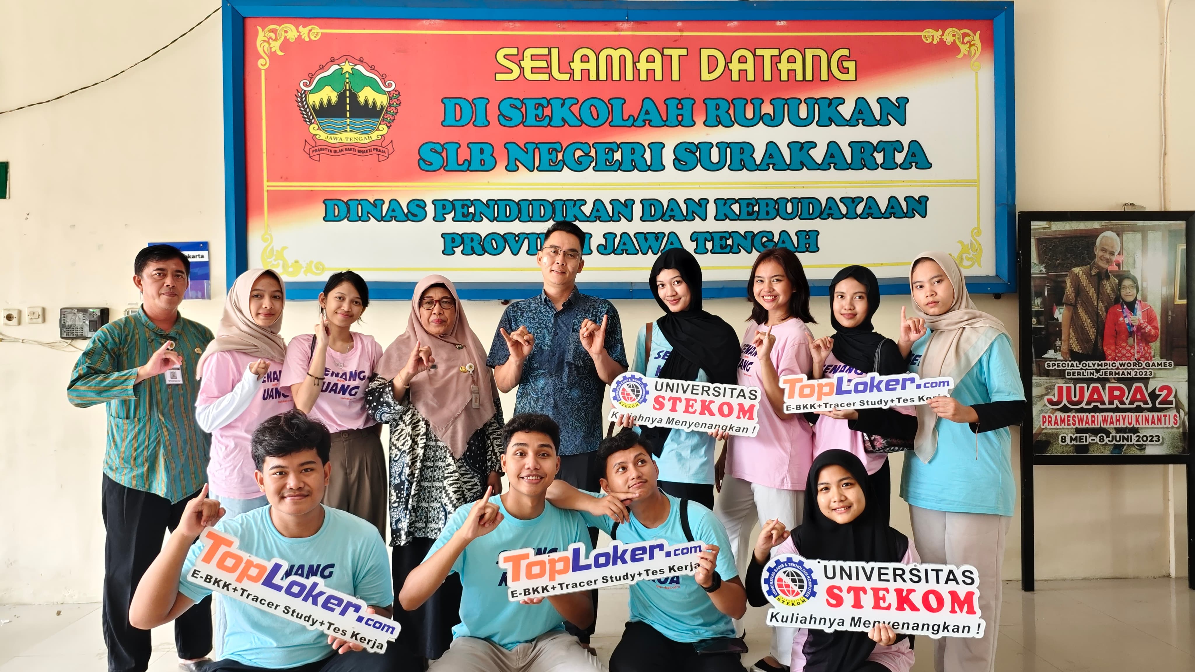 Toploker.com dan Universitas STEKOM Hadirkan Program Kakak Asuh di SLB Negeri Surakarta