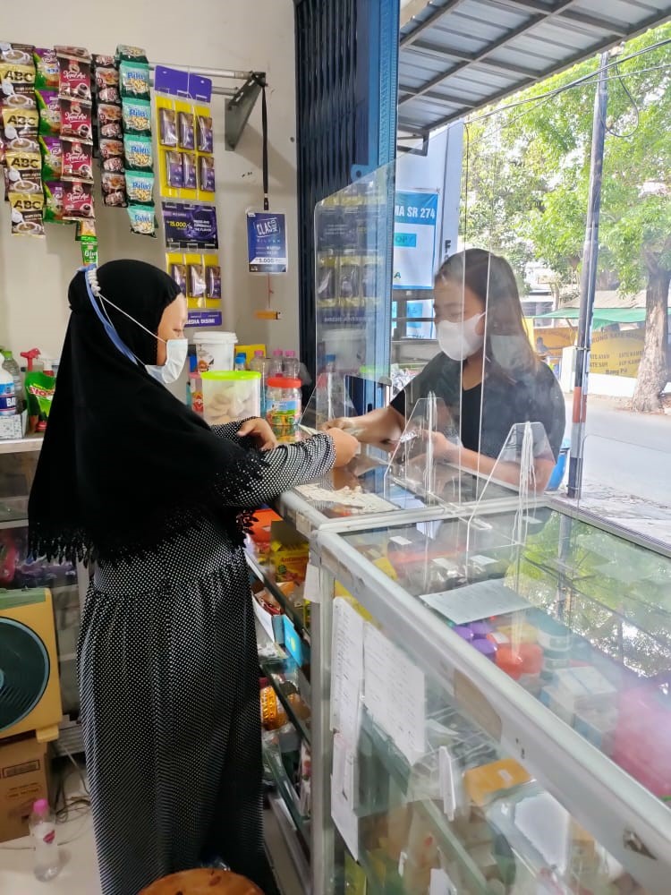 Mahasiswi Universitas Sains Dan Teknologi Komputer Sukses Membuka Usaha Toko Sembako