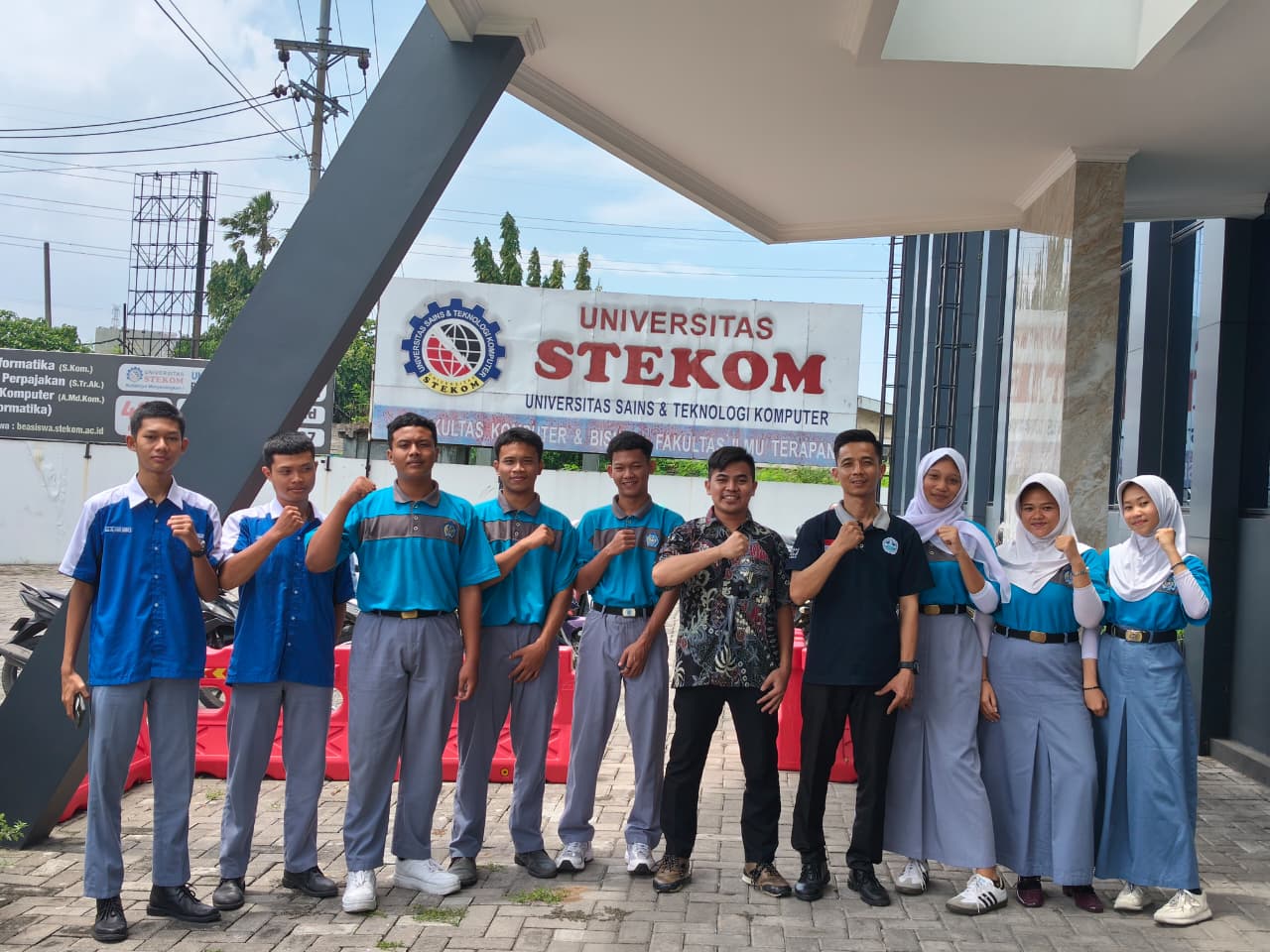 Kolaborasi Strategis Dunia Pendidikan, Universitas STEKOM Siliwangi Terima Siswa PKL SMK Texmaco Semarang Lewat TopLoker.com