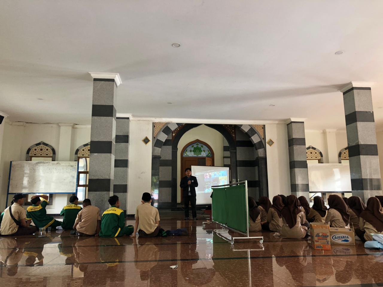Universitas STEKOM Bersama TopLoker.com Gelar Sosialisasi PMB di SMK Dharma Lestari Salatiga