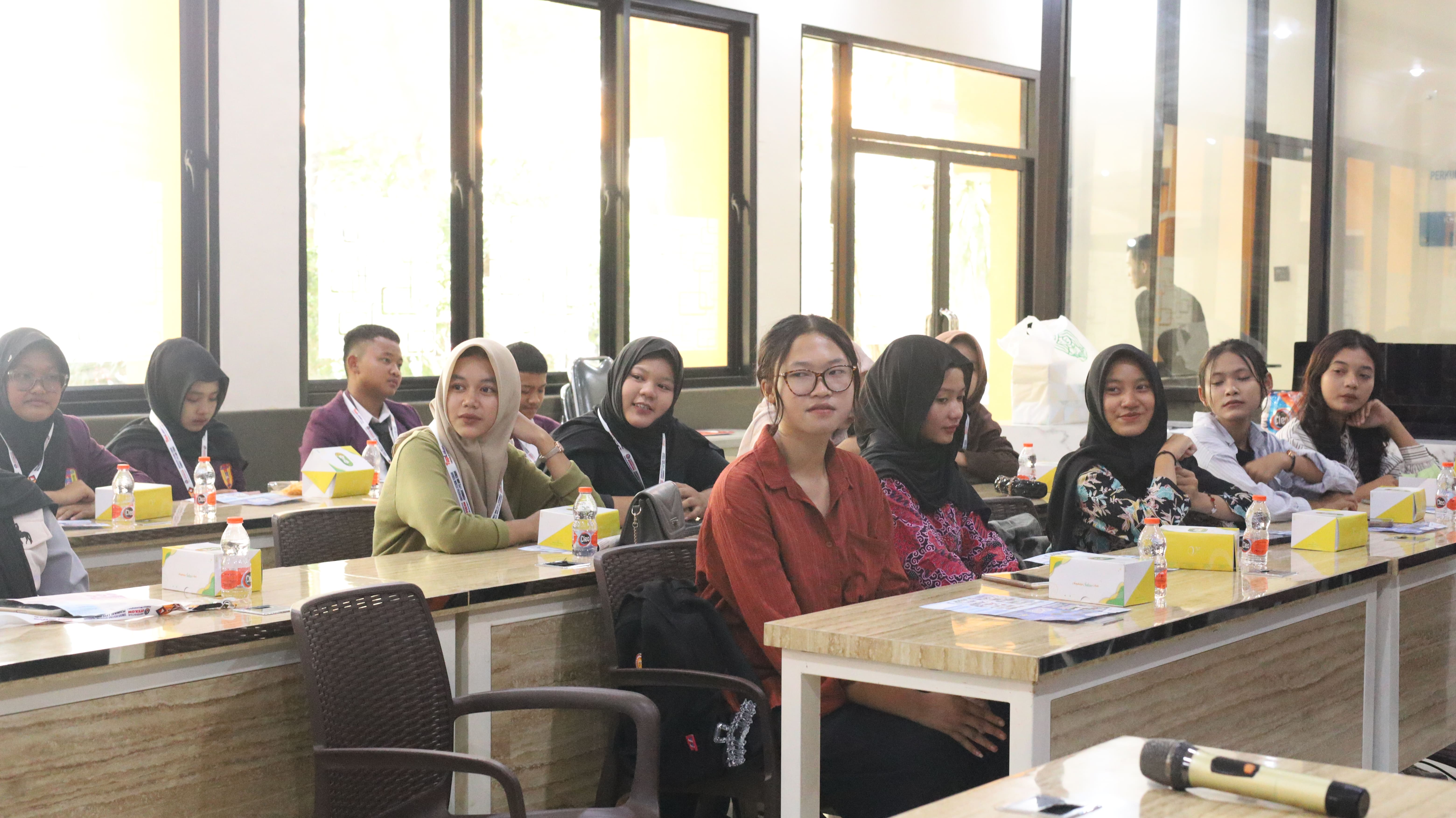 Beasiswa Kuliah Universitas STEKOM untuk SMK Negeri 1 Gemarang Kabupaten Madiun