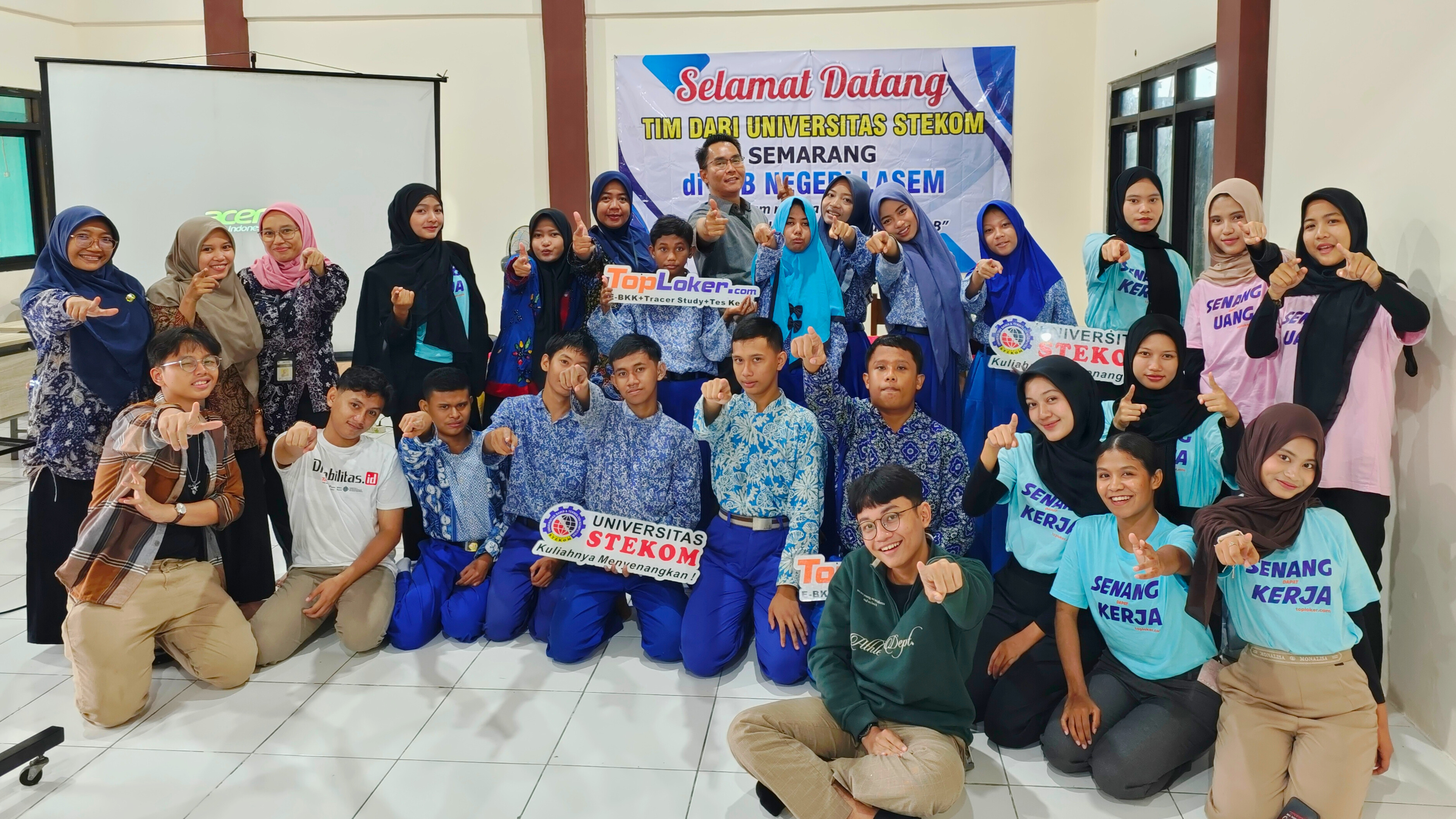Program Kakak Adik Asuh: Toploker.com dan Universitas STEKOM Mendampingi Langkah Awal Siswa SLB Negeri Lasem Menuju Dunia Kerja