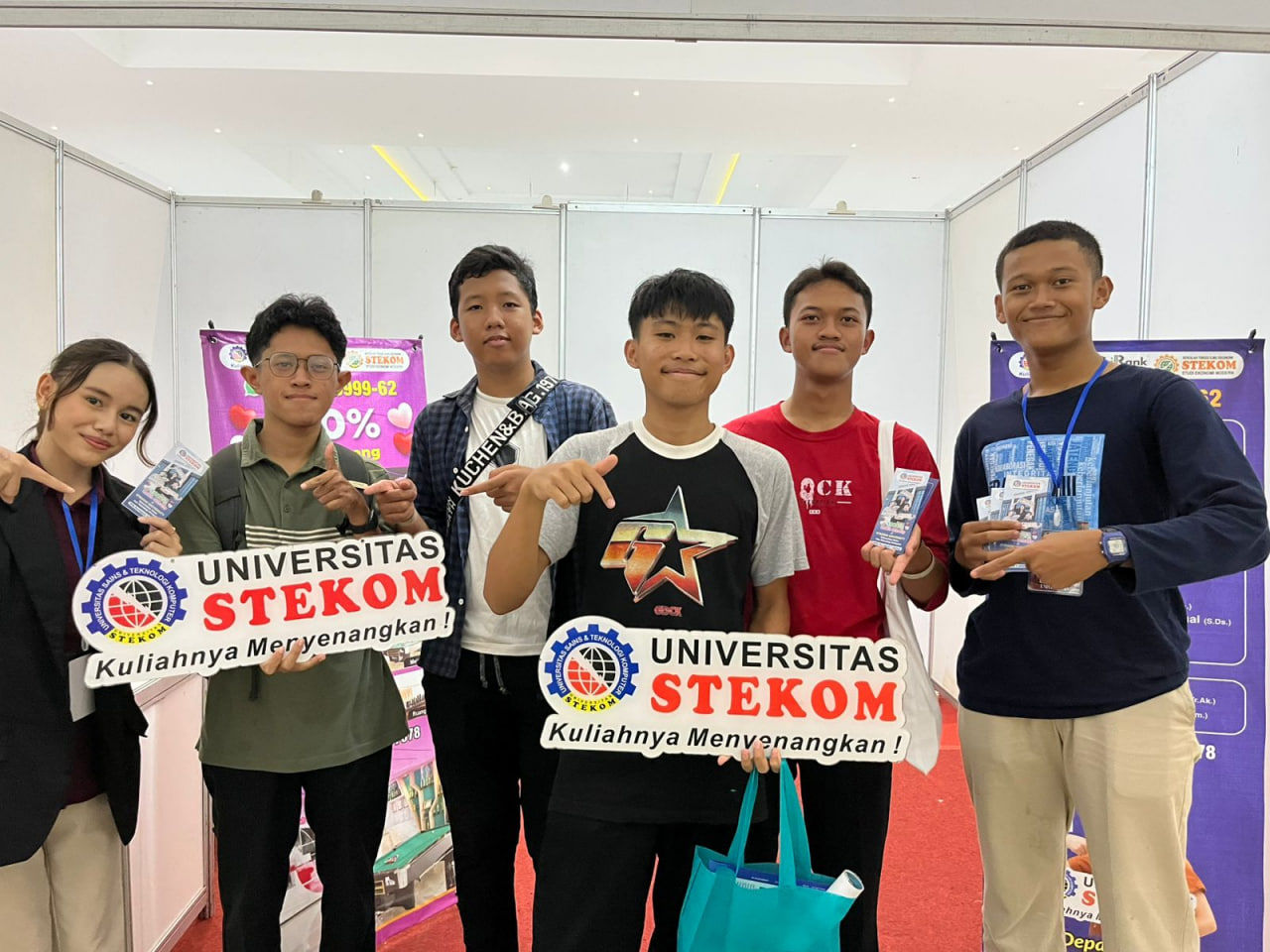Perluas Akses Informasi Pendidikan, Universitas STEKOM Ambarawa dan TopLoker.com Ramaikan Expo Campus SMAN 1 Magelang