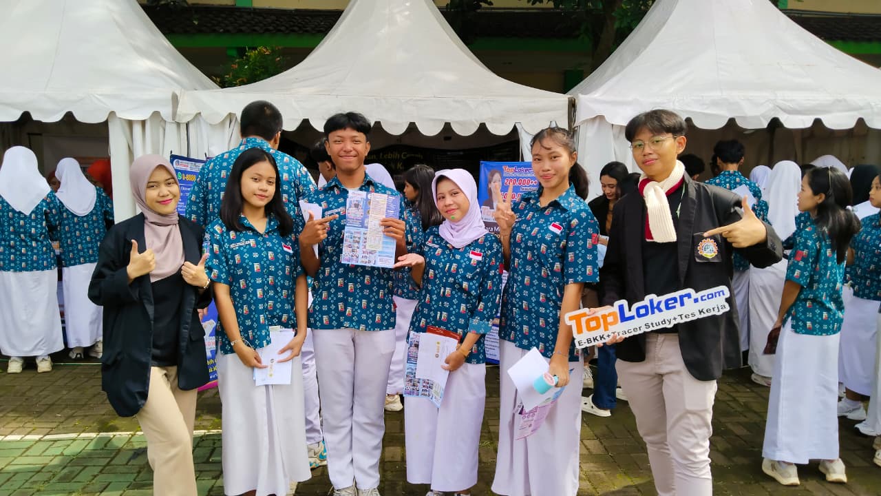 Universitas STEKOM Go to School: Edu Expo SMAN 09 Semarang Jadi Panggung Inspirasi Karier Bersama TopLoker.com