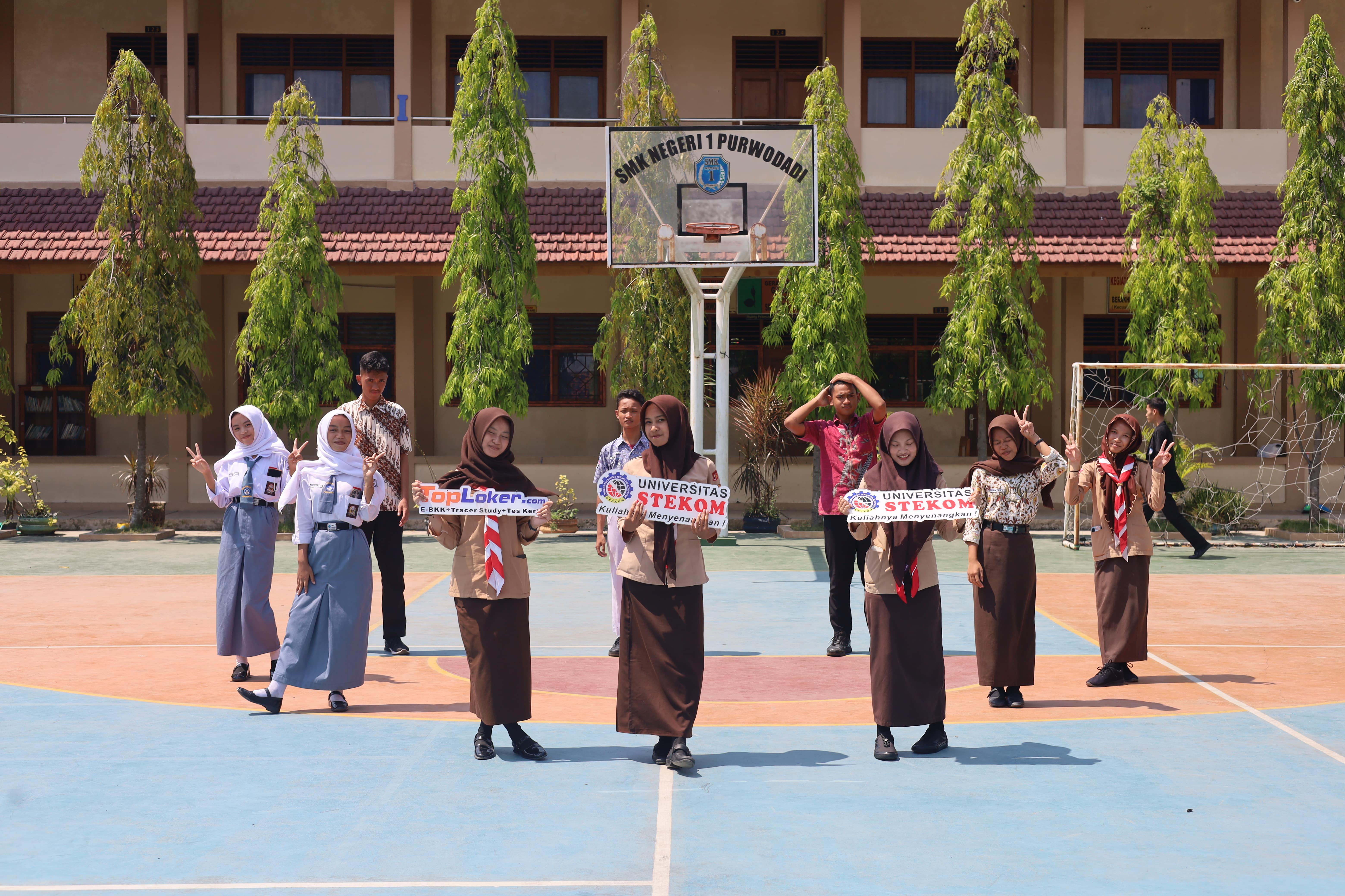 Beasiswa Kuliah Universitas STEKOM untuk 10 Sekolah di Kabupaten Grobogan