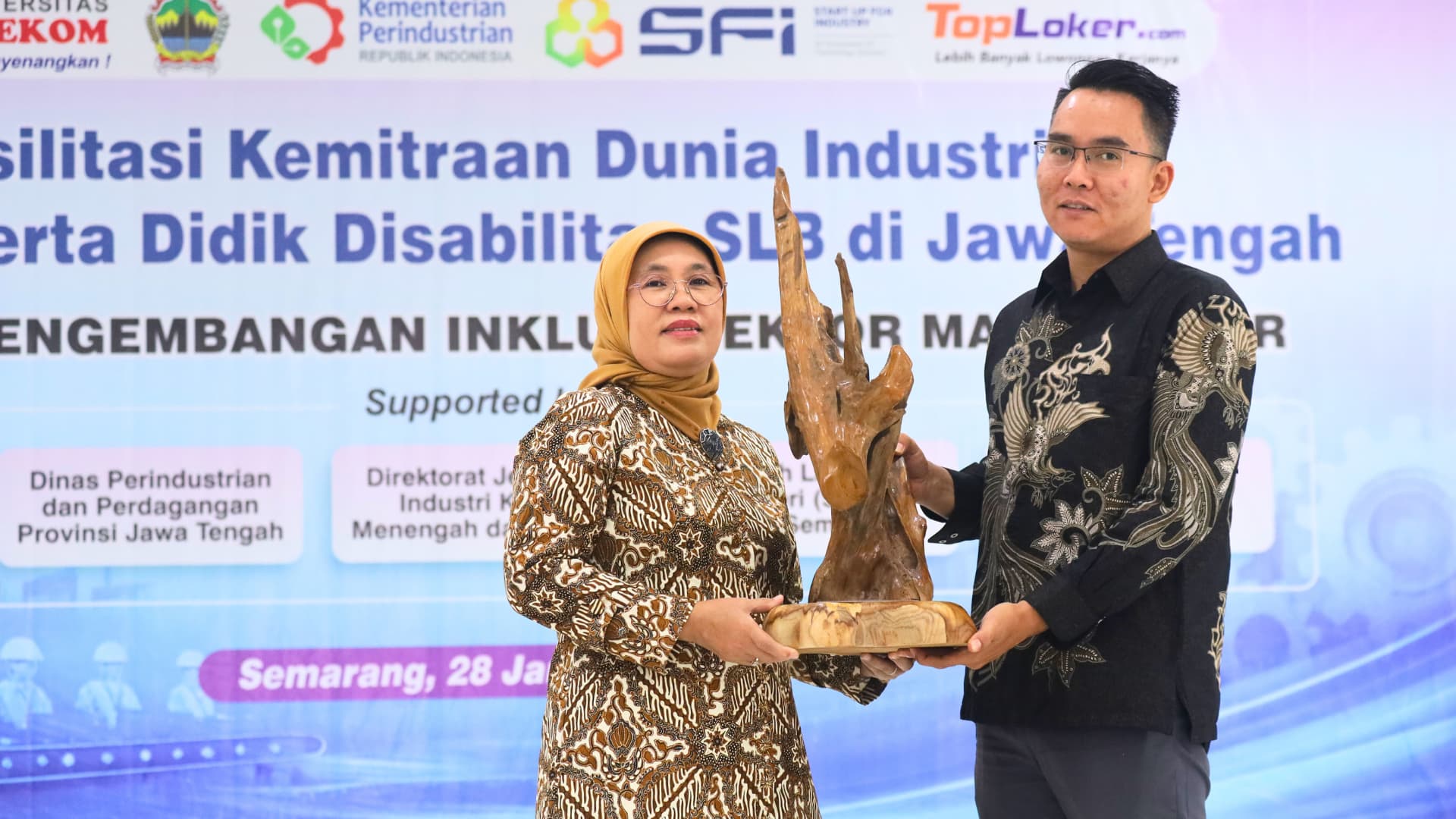 TopLoker.com, Ditjen IKMA Kemenperin, Disperindag Jateng, Universitas STEKOM, dan 25 Perusahaan Gelar Program Pengembangan Inklusi Sektor Manufaktur