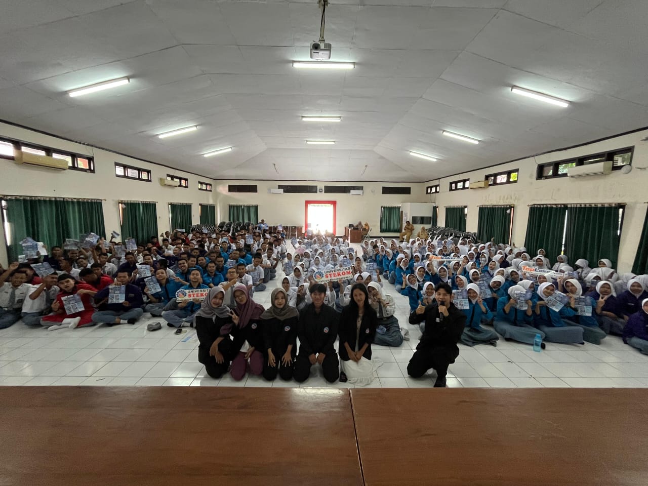 Sosialisasi Universitas STEKOM di SMKN 4 Kendal, Hadir Bersama TopLoker.com