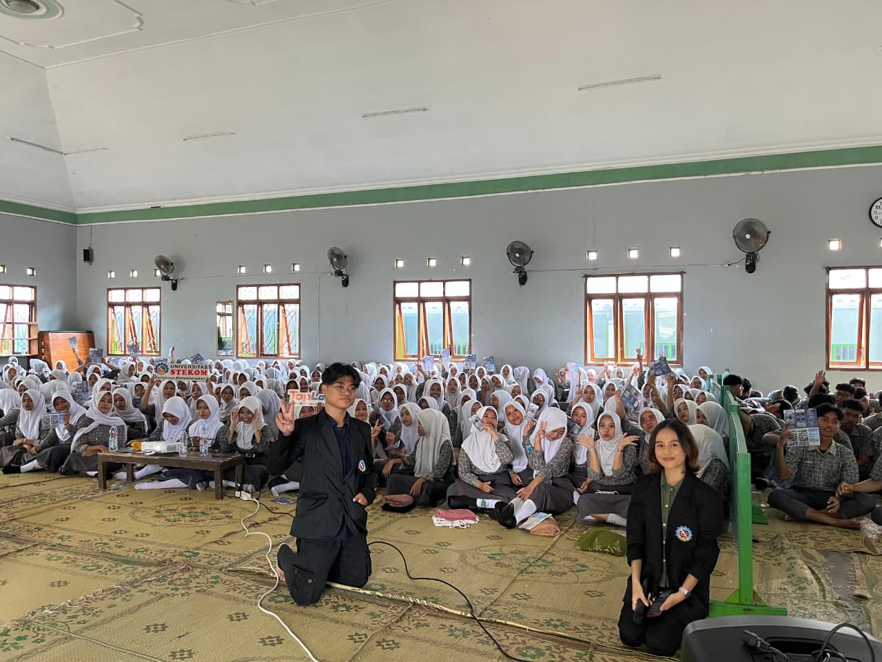Sosialisasi Universitas STEKOM di SMA Islam Sudirman Ambarawa: Bekali Siswa dengan Informasi Dunia Perkuliahan