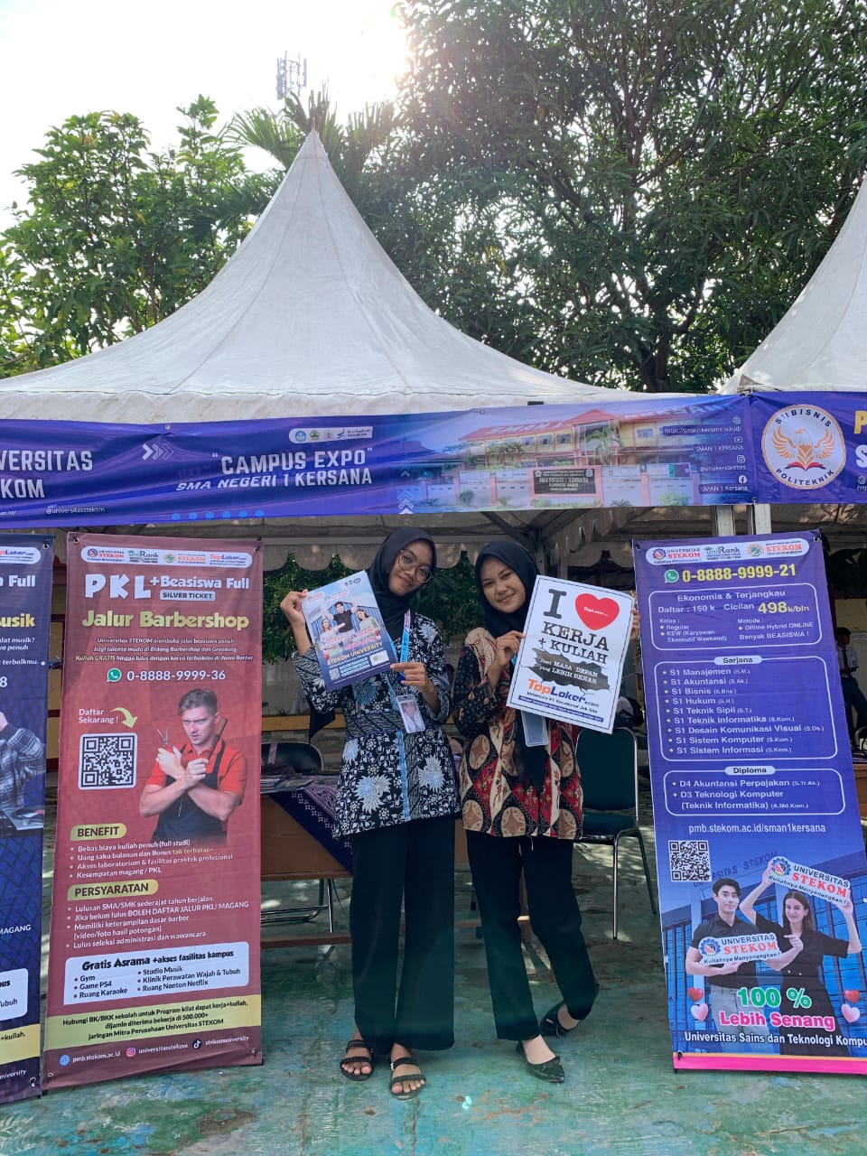 Duta Teladan Universitas STEKOM Cabang Brebes Meriahkan Kegiatan Expo di SMAN 1 Kersana