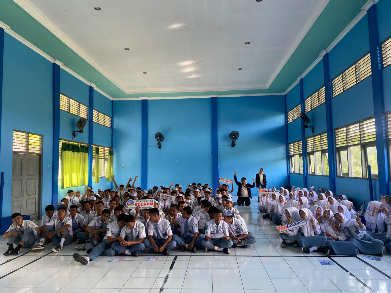 TopLoker.com Dampingi Universitas STEKOM dalam Sosialisasi Pendidikan di SMKN 1 Wonosegoro