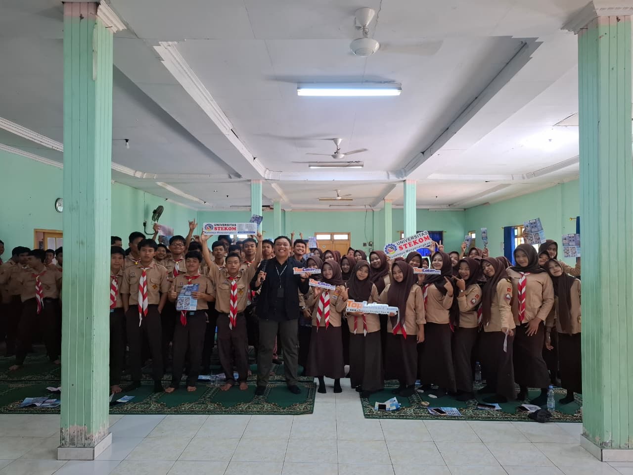 TopLoker.com Bersama Universitas STEKOM Gelar Sosialisasi PMB di SMK Sekar Bumi Nusantara