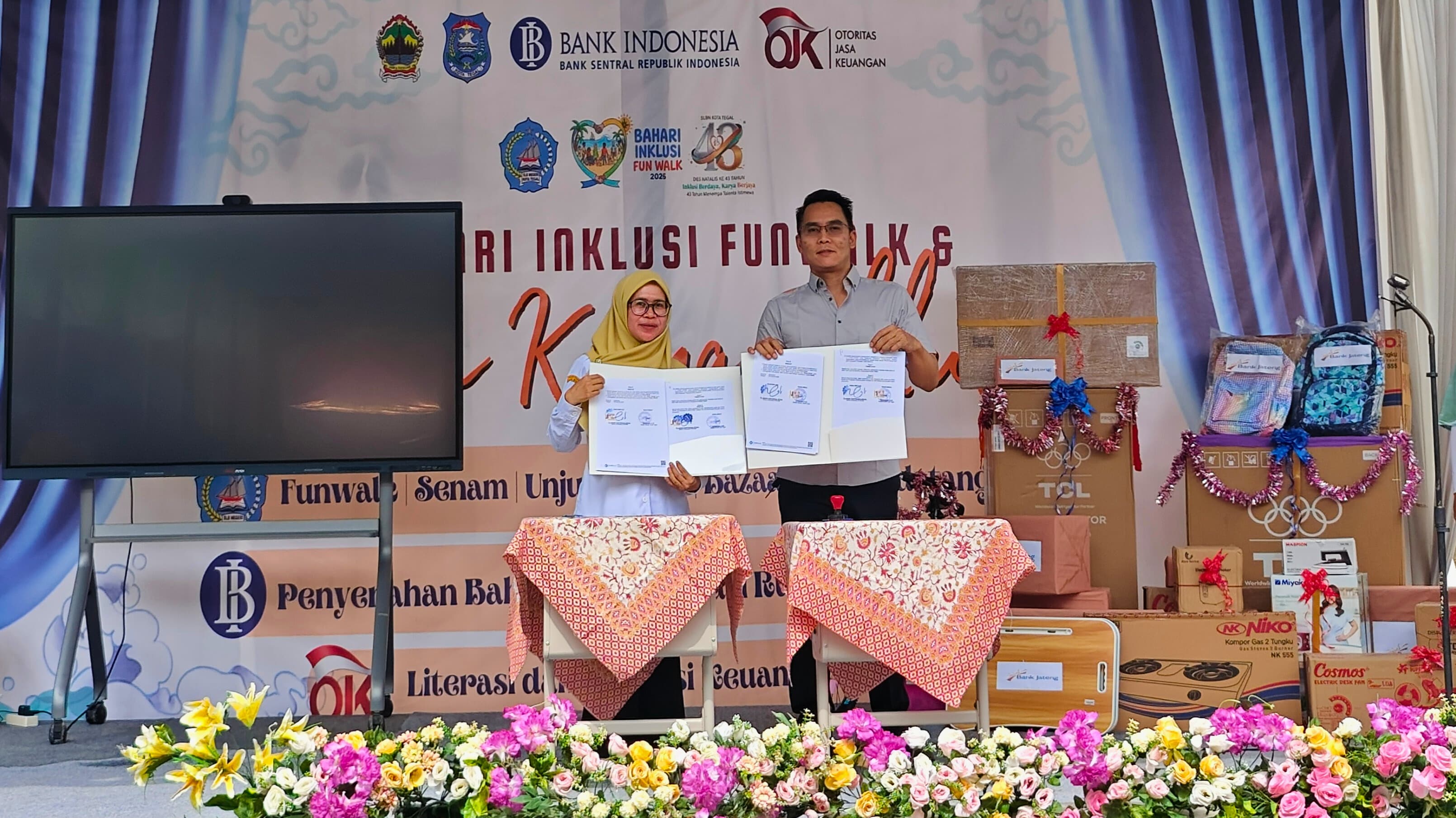 Langkah Kecil Menuju Impian Besar, Toploker.com dan Universitas STEKOM Hadirkan Program Kakak Adik Asuh di SLB Negeri Tegal