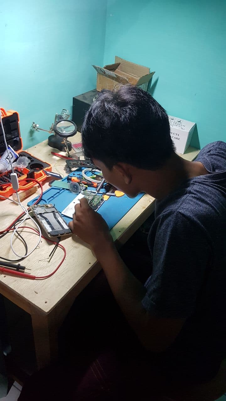 Peluang Usaha Service HP, Modal Minim Beromzet Dahsyat