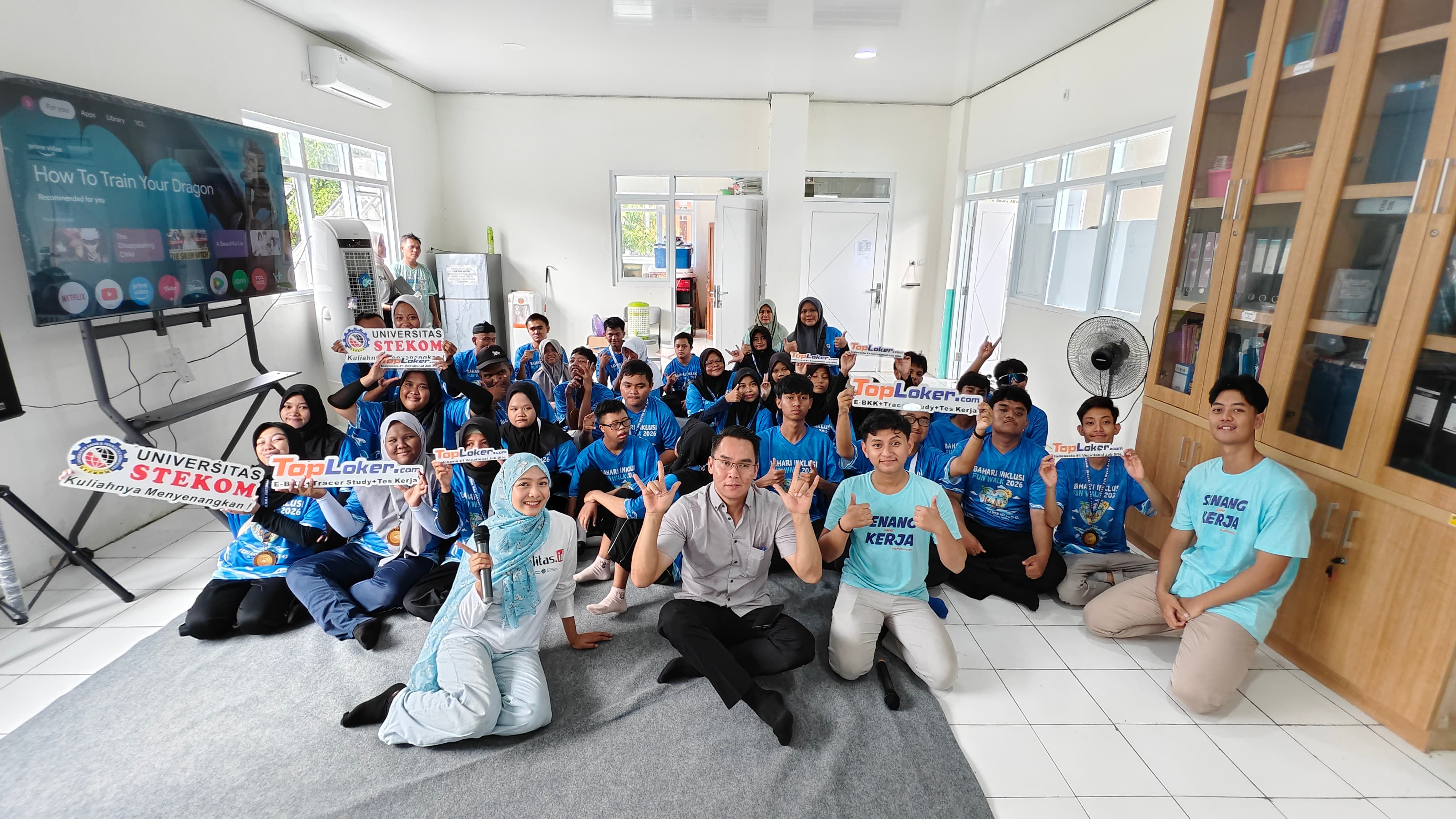 Program Kakak Asuh–Adik Asuh Jadi Langkah Awal Universitas Stekom Siapkan Siswa SLB Negeri Tegal Siap Kerja