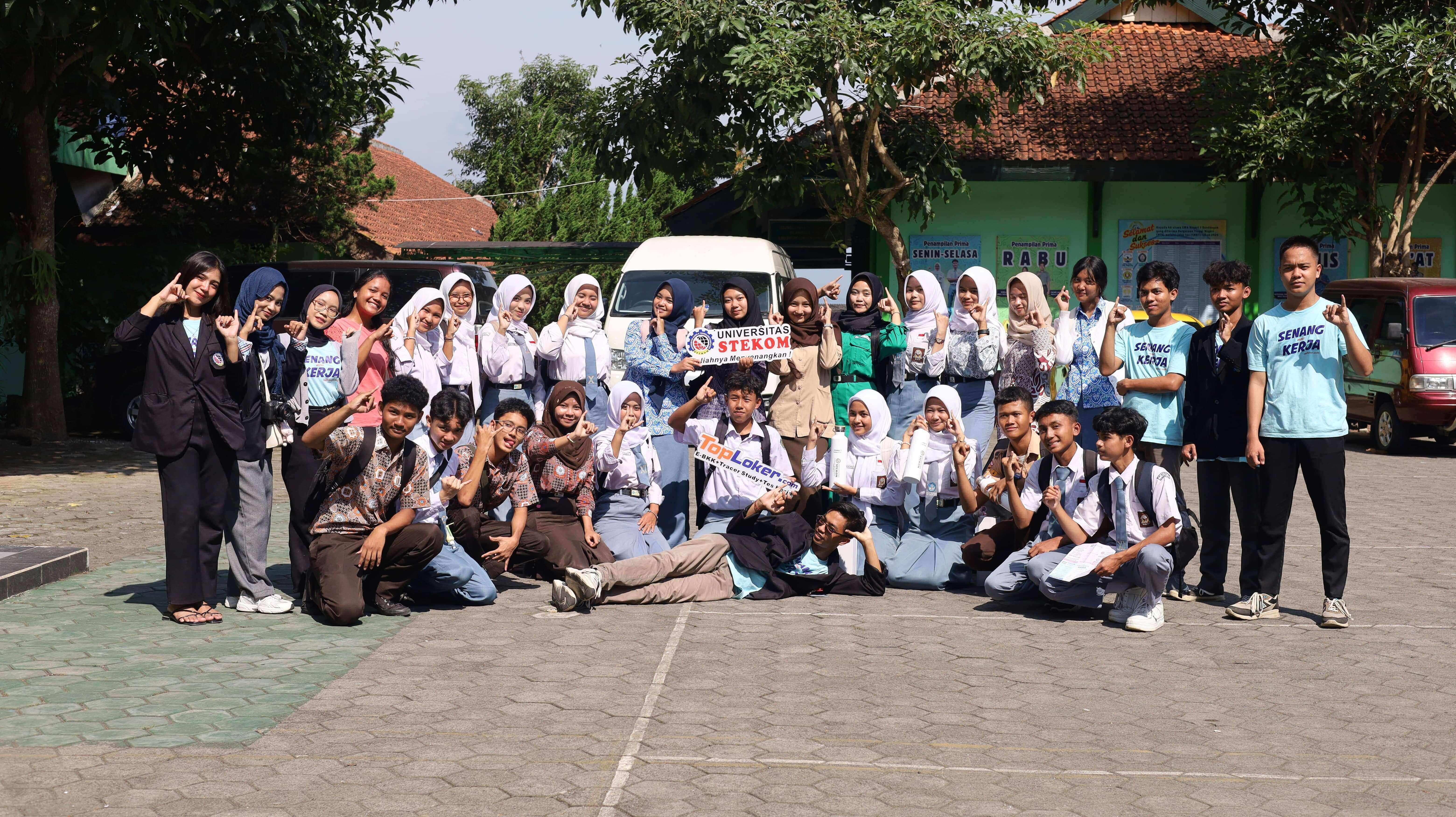 Beasiswa Kuliah Universitas STEKOM untuk 16 Sekolah di Kabupaten Magelang