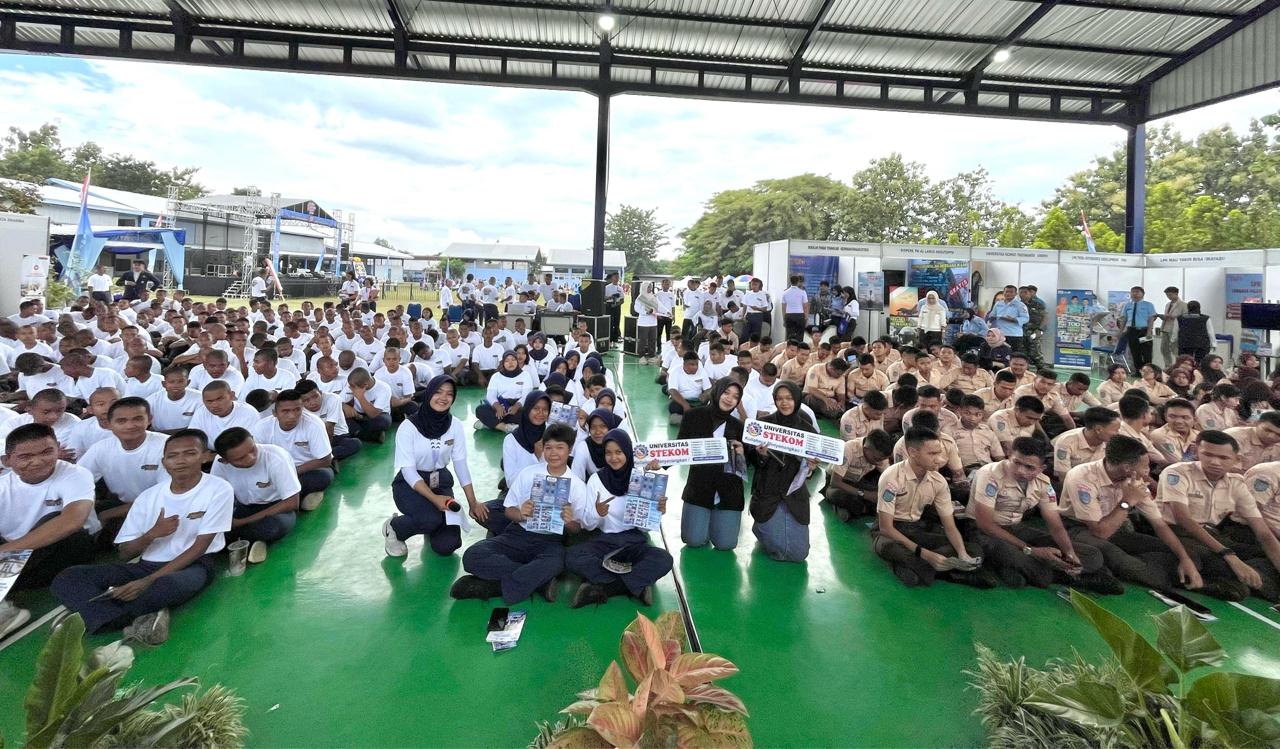Keikutsertaan Univ STEKOM dalam Edu Expo SMK Penerbangan AAG Sutjipto Jogja Bersama Toploker.com