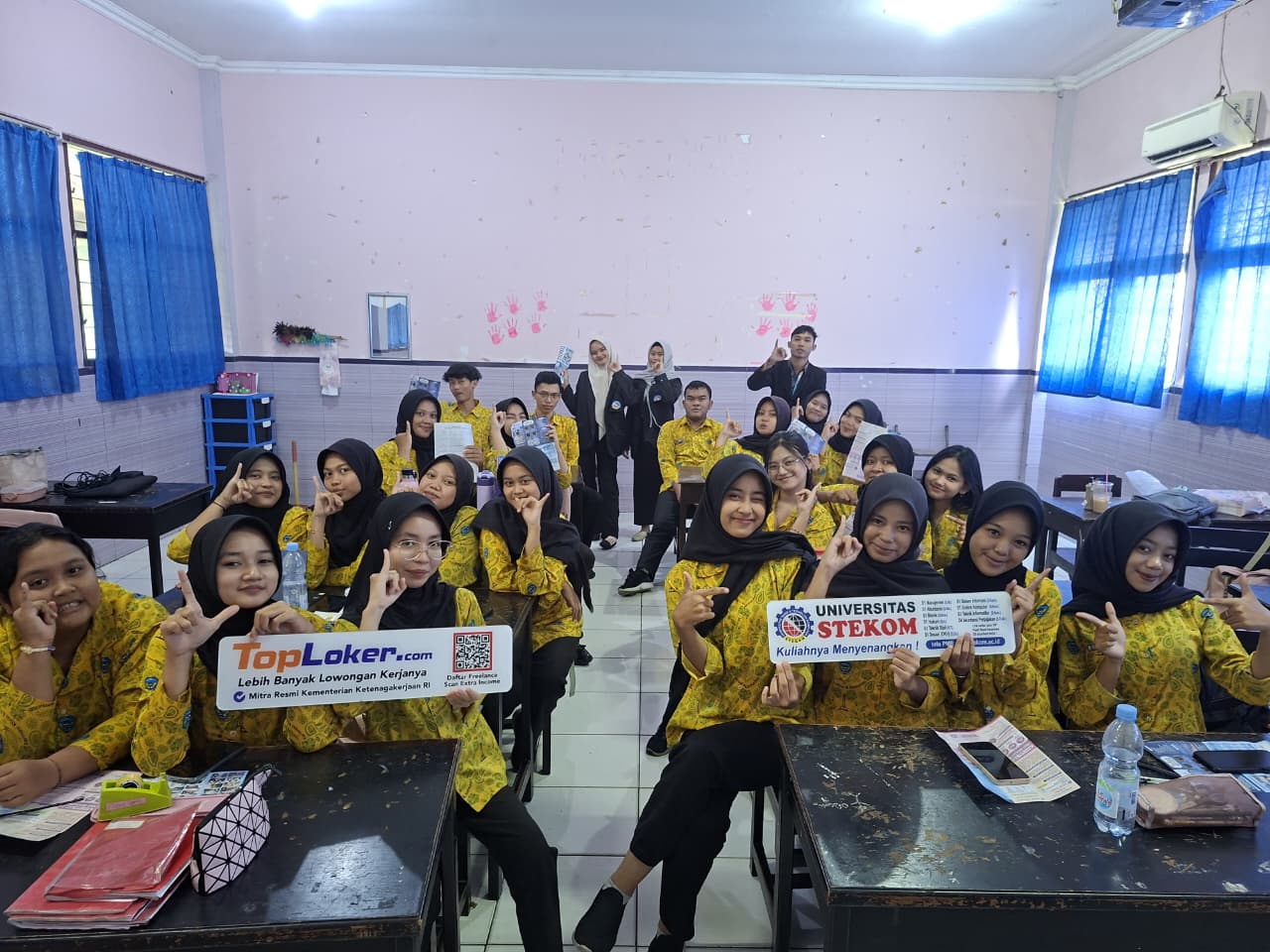 Toploker.com Dampingi Universitas STEKOM dalam Sosialisasi PMB di SMK Nusaputera 2 Semarang