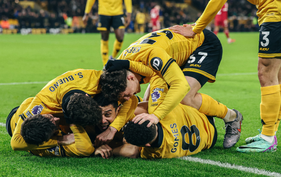 Wolves Kejutkan Liverpool dengan Kemenangan Dramatis 2-1 di Molineux