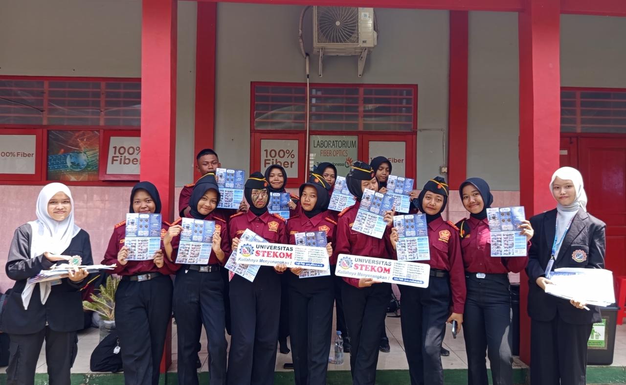 Partisipasi Universitas STEKOM dalam Edu Expo SMKN 5 Sukoharjo Bersama Toploker.com