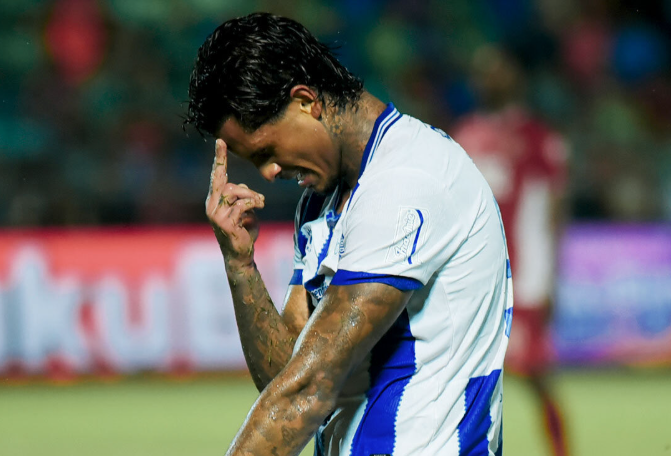 Persib Bandung Bungkam Semen Padang 2-0 lewat Brace Ramon