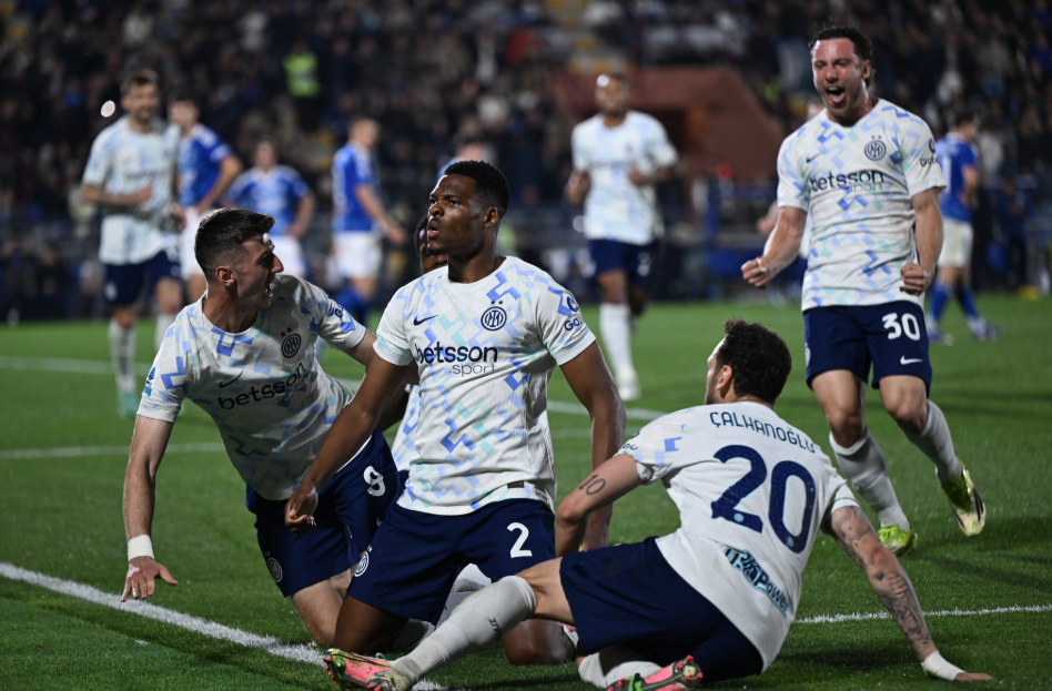 Inter Milan Kokoh di Puncak Klasemen Usai Menang Dramatis 4-3 atas Como