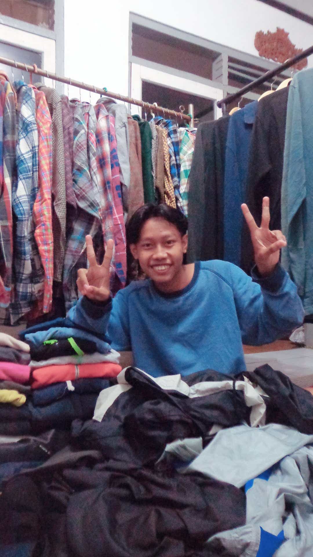 Menjadi Jutawan Dari Usaha Jualan Pakaian Second Import