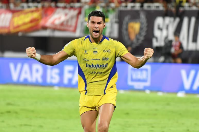 Persib Bandung Taklukkan PSM Makassar 2-1, Maung Bandung Selangkah Lagi Menuju Gelar Juara