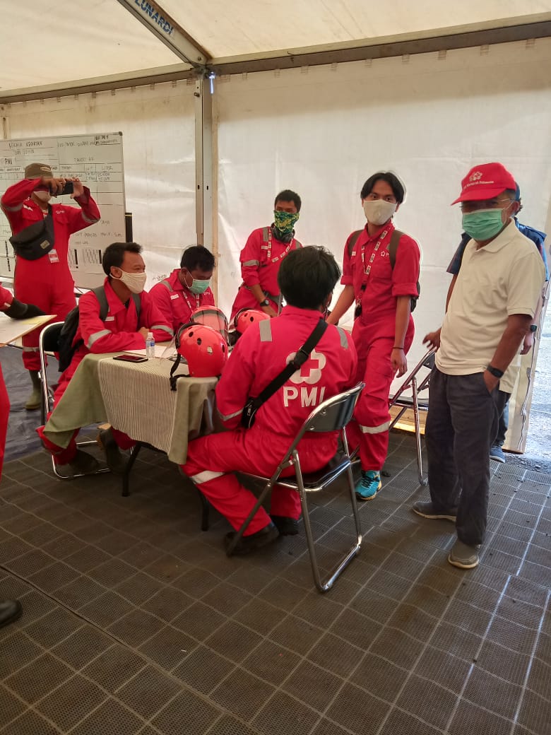 Pelayanan Disinfektan Covid 19, Mahasiswa STIE STEKOM Bekerja Sama Dengan Palang Merah Indonesia (PMI)