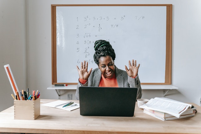 Temukan Bedanya Teacherpreneur dengan Guru Lain