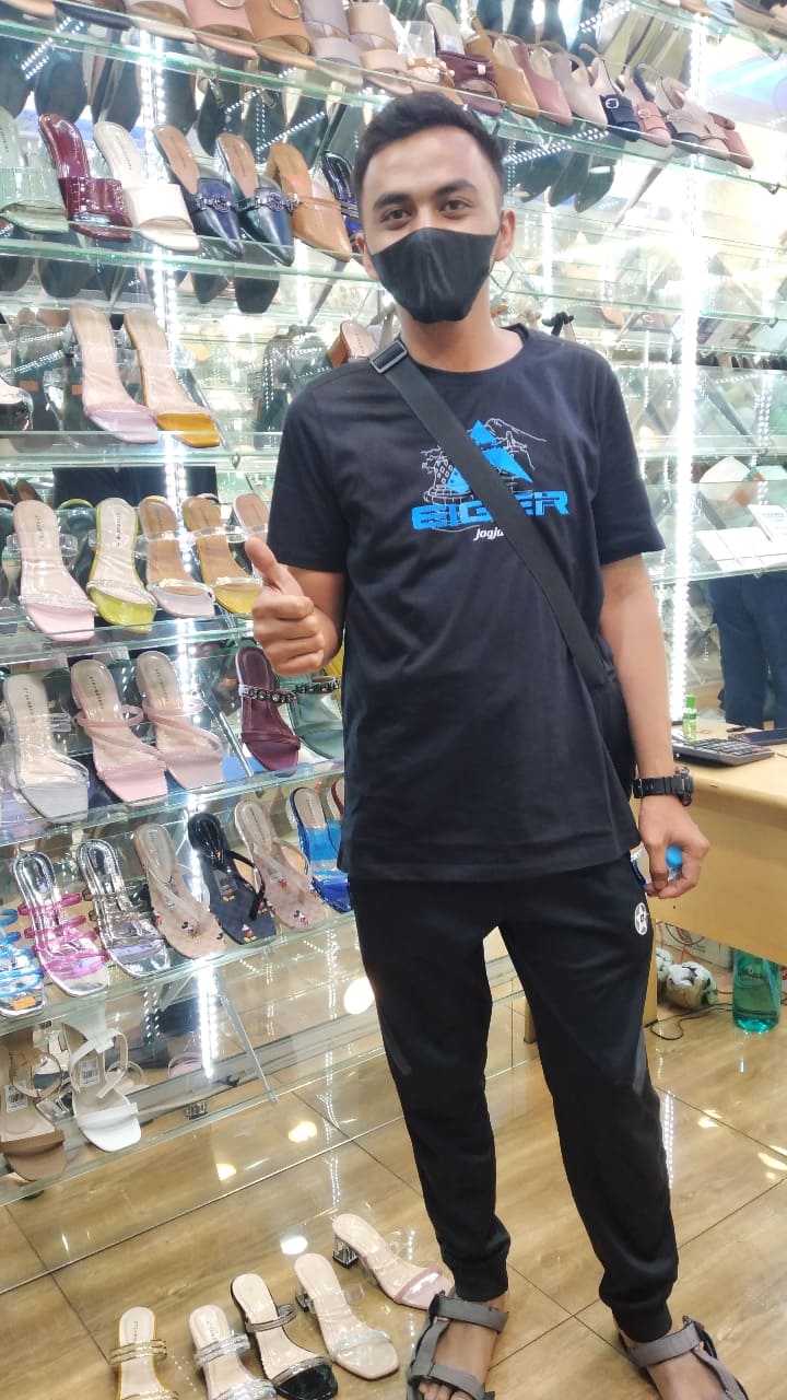 Sempat Dicibir Berjualan Sepatu Cantik , AIDIL PUTRA Berhasil Menuai Laba Dari Usaha Ini