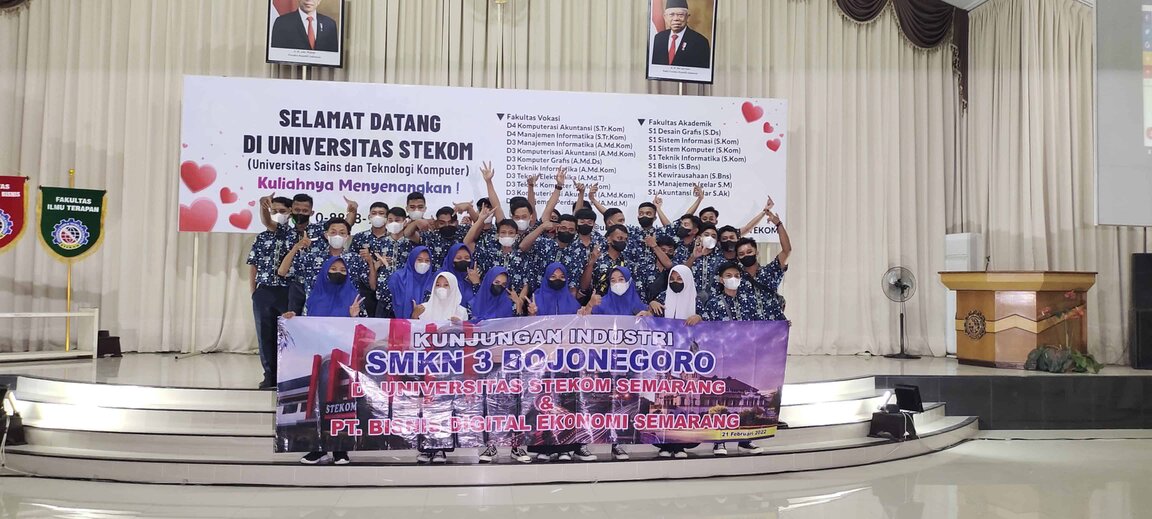 Universitas STEKOM Terima Kunjungan SMK N 3 Bojonegoro